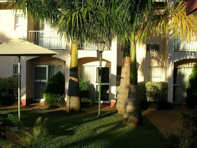 The Tums George Hotel Manzini Extérieur photo